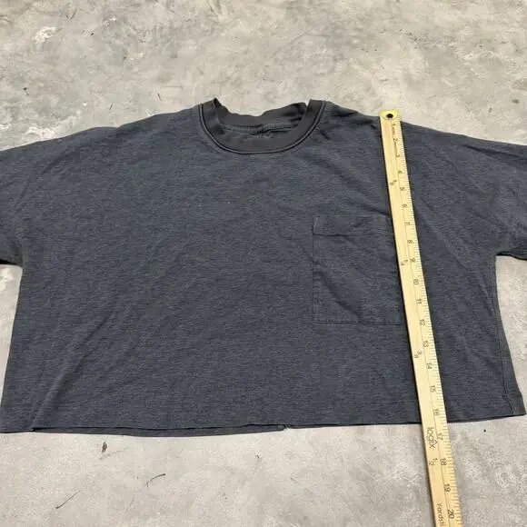 Lululemon Athletics Crop Top Front Pocket Charcoal Gray Activewear Size L Basic - Picture 2 of 5